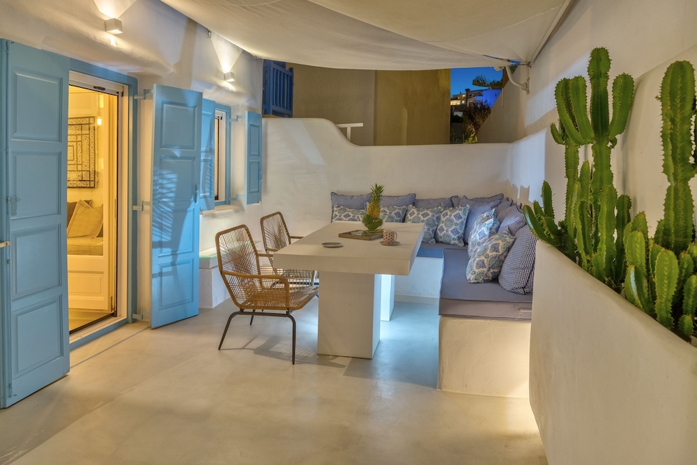 Mykonian Mews 37/50