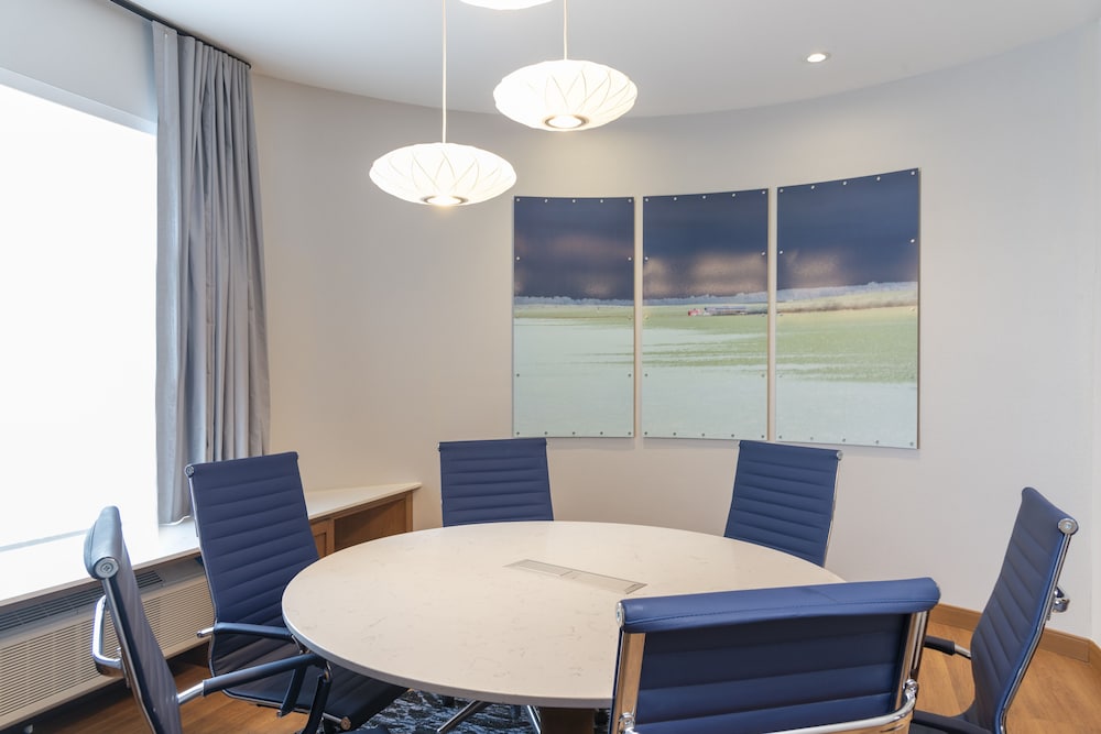 Fairfield Inn And Suites Fair Oaks Farms 49/56