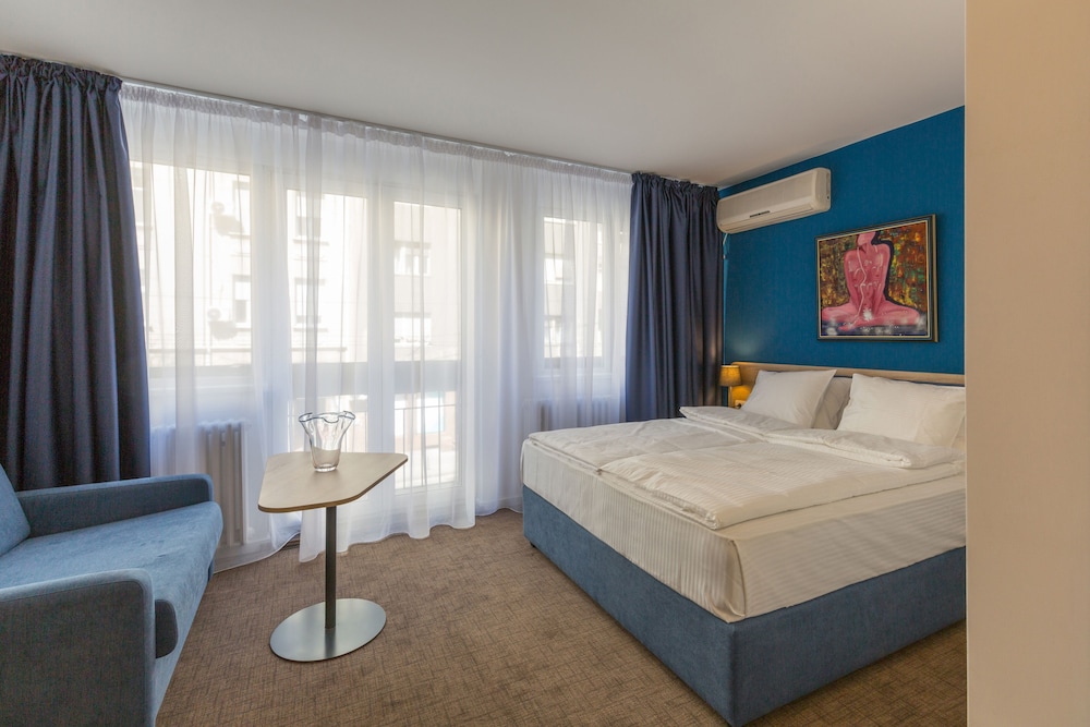 Premium Crown Suites 19/47