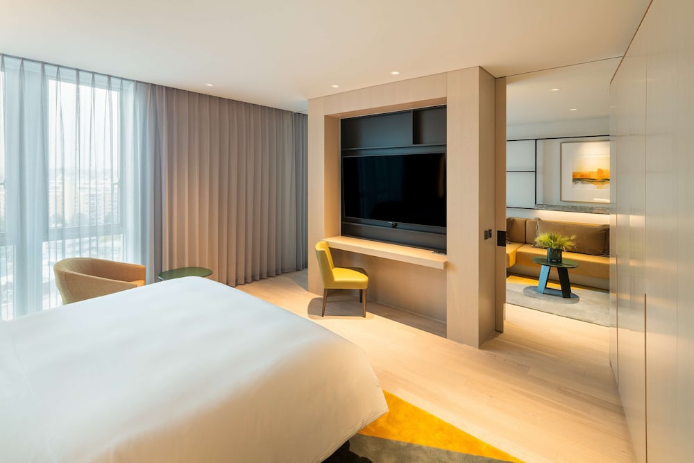 ANDAZ, SUITE, KING BED