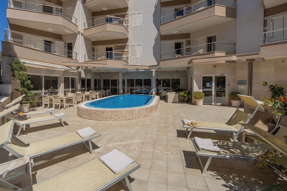 Hotel Del Mar 6/50