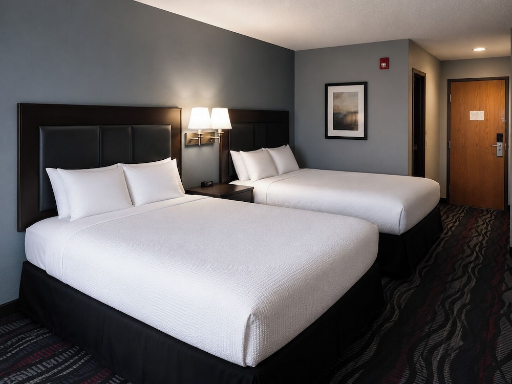 Apple Tree Inn and Suites 17/62