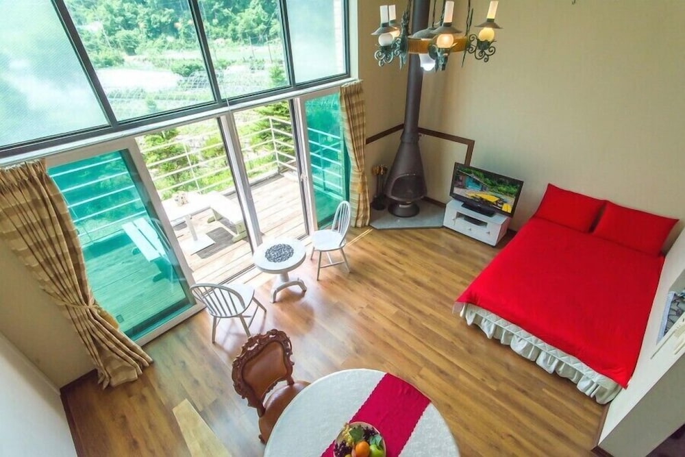 Peongcang Sunny Junny Pension 24/50