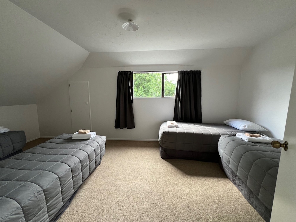 DELUXE, STUDIO, KING BED, WITH EXTRA BED