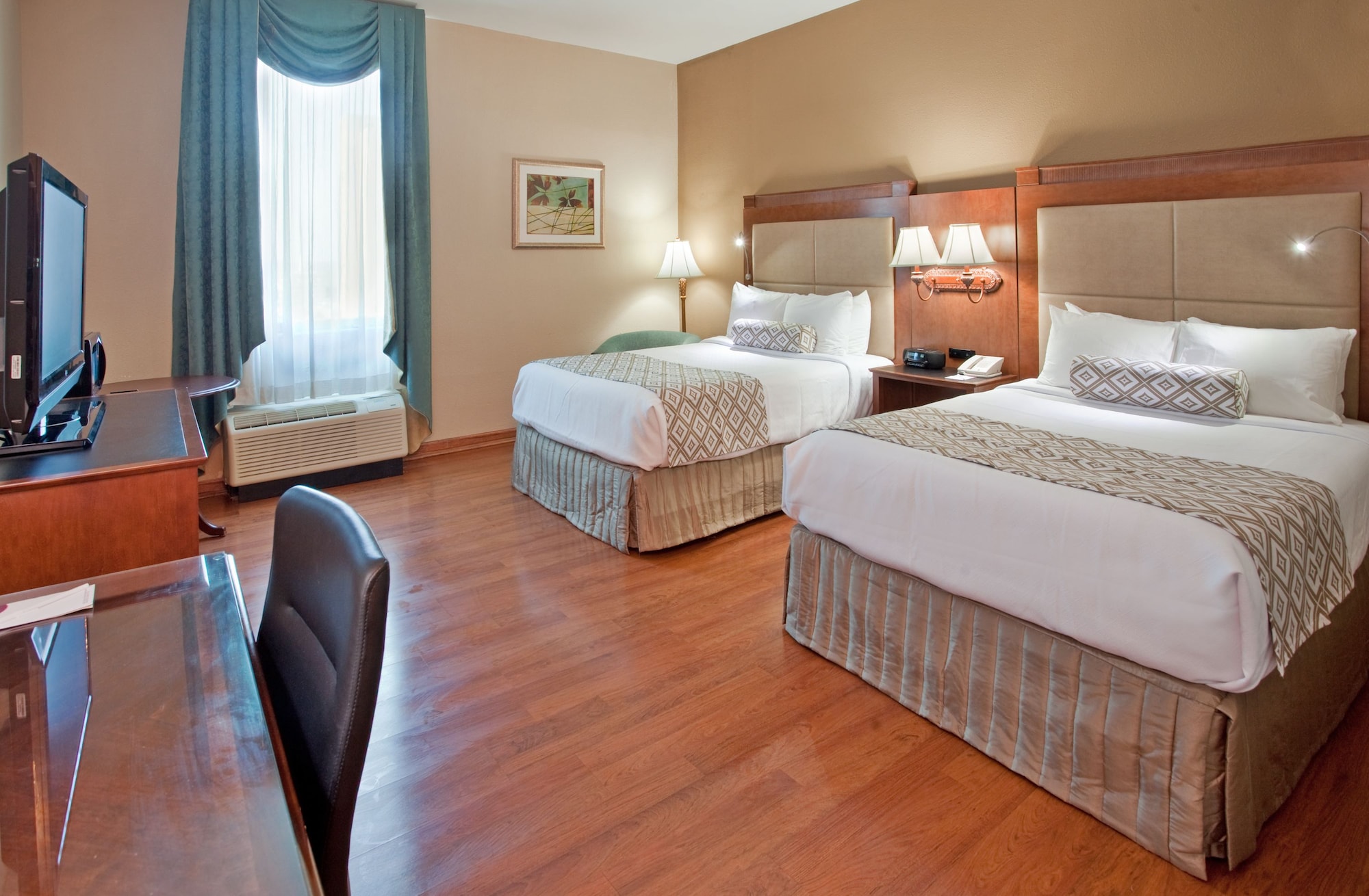 STANDARD, 2 QUEEN BEDS