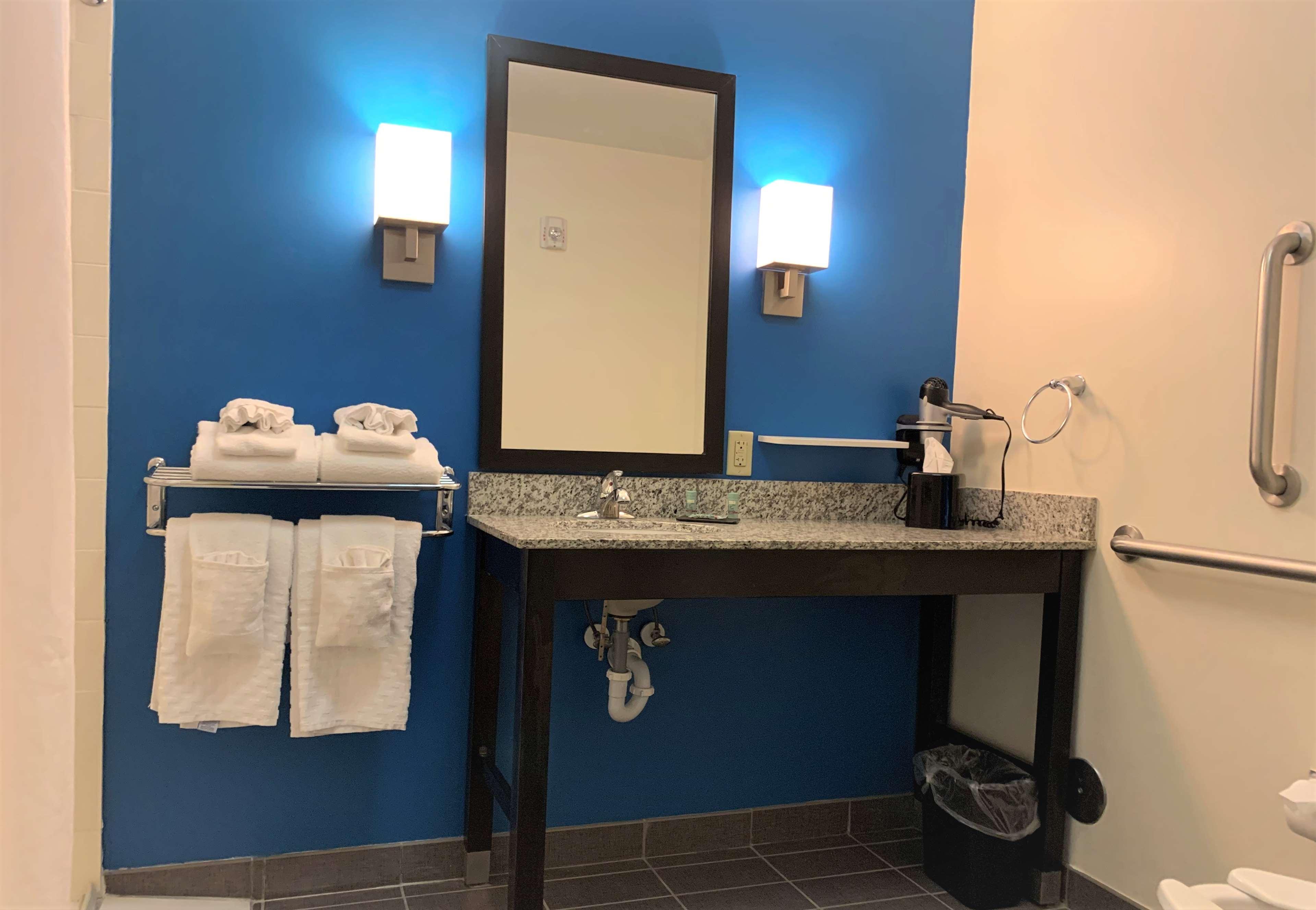 غرفة لذوي الإعاقة، SureStay by Best Western Cambridge 2/2