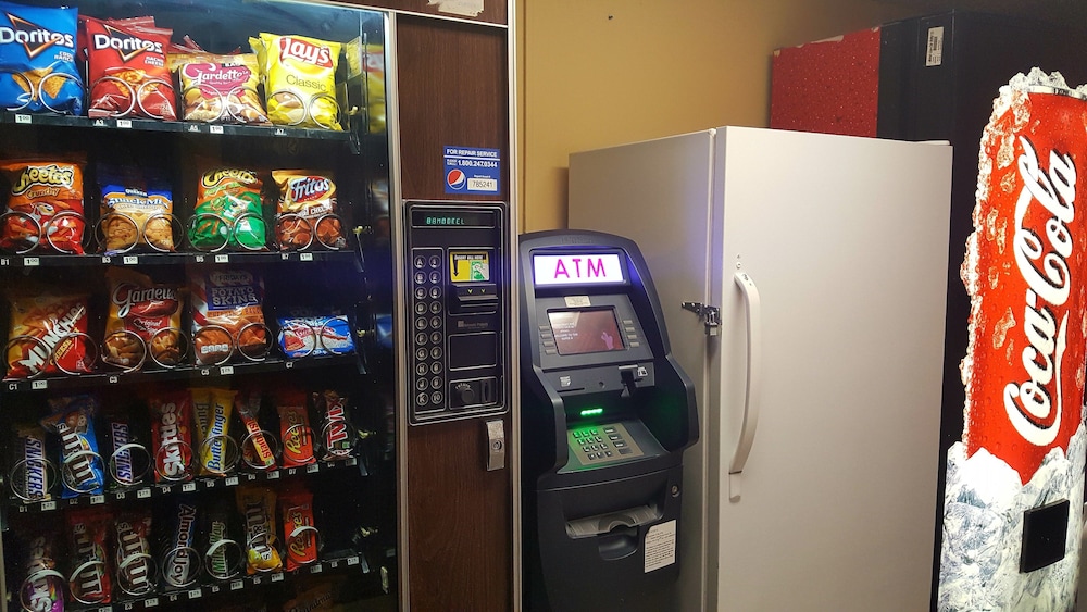 Super 8 by Wyndham Minot Airport 18/21