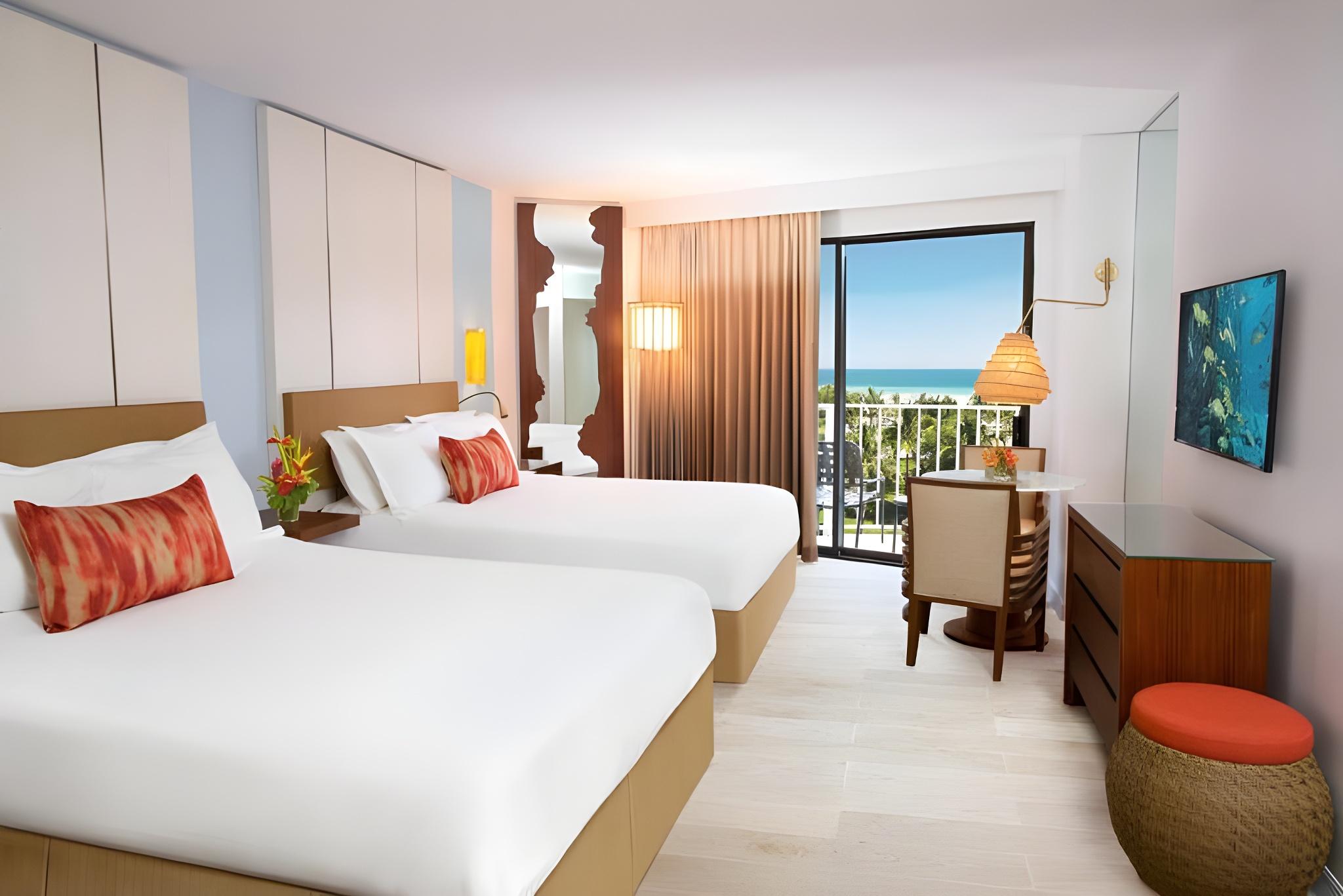 Deluxe, Queen Bed, Water View