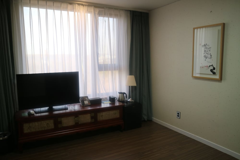Jk Blossom Hotel 8/72