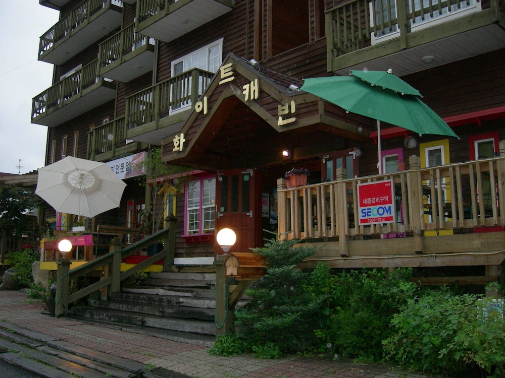 White Cabin 5/60