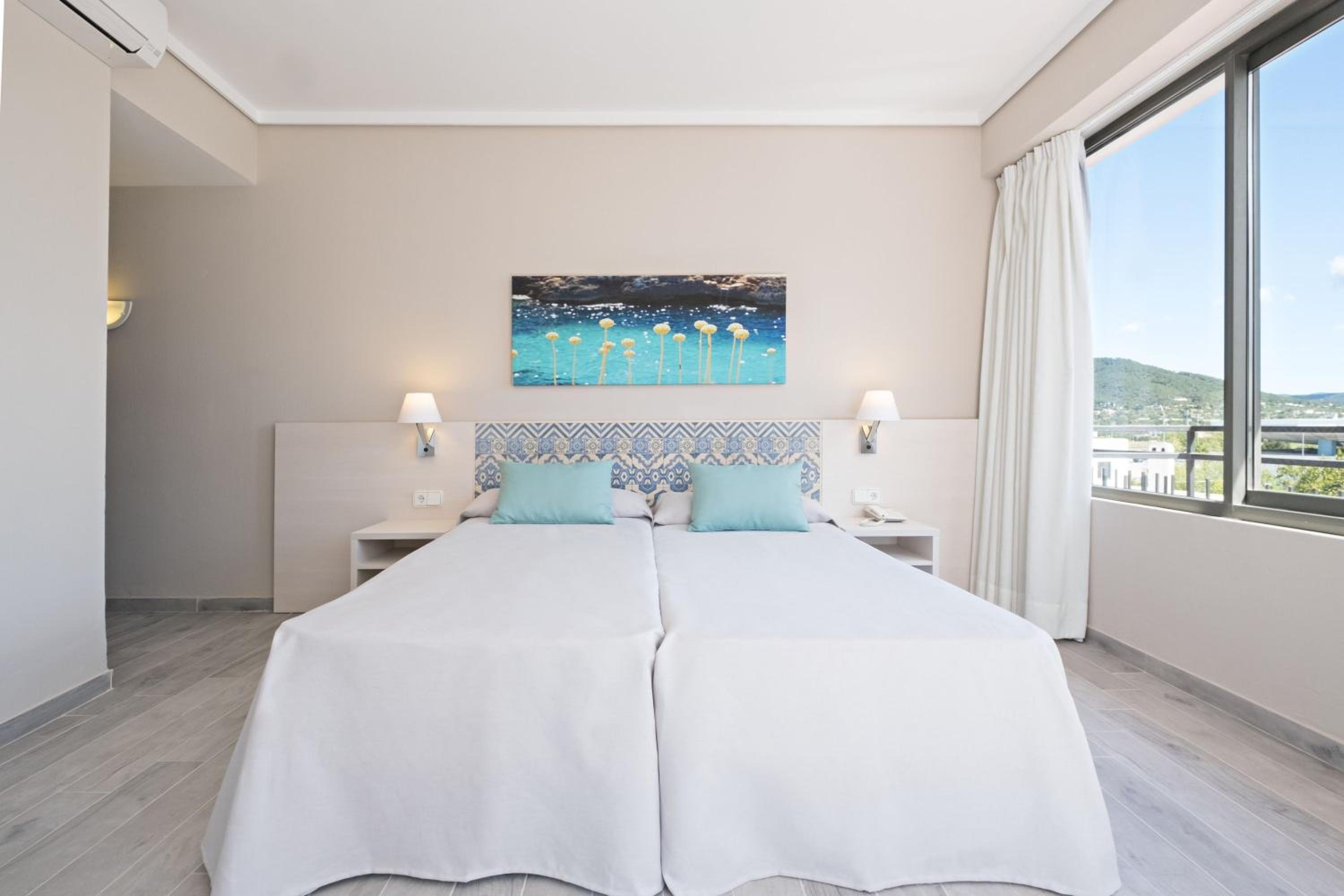 Room, Twin Beds