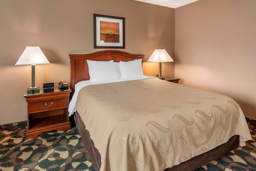 Quality Inn Paradise Creek 8/43