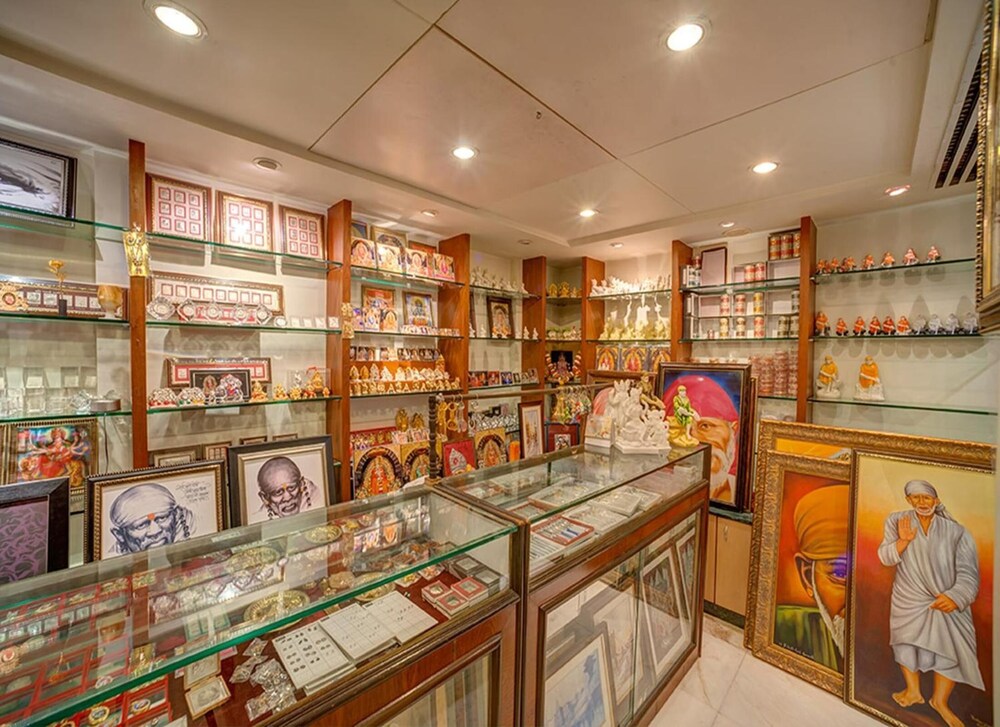 Renest Shraddha Inn Shirdi (ex Shraddha Sarovar Portico) 23/41