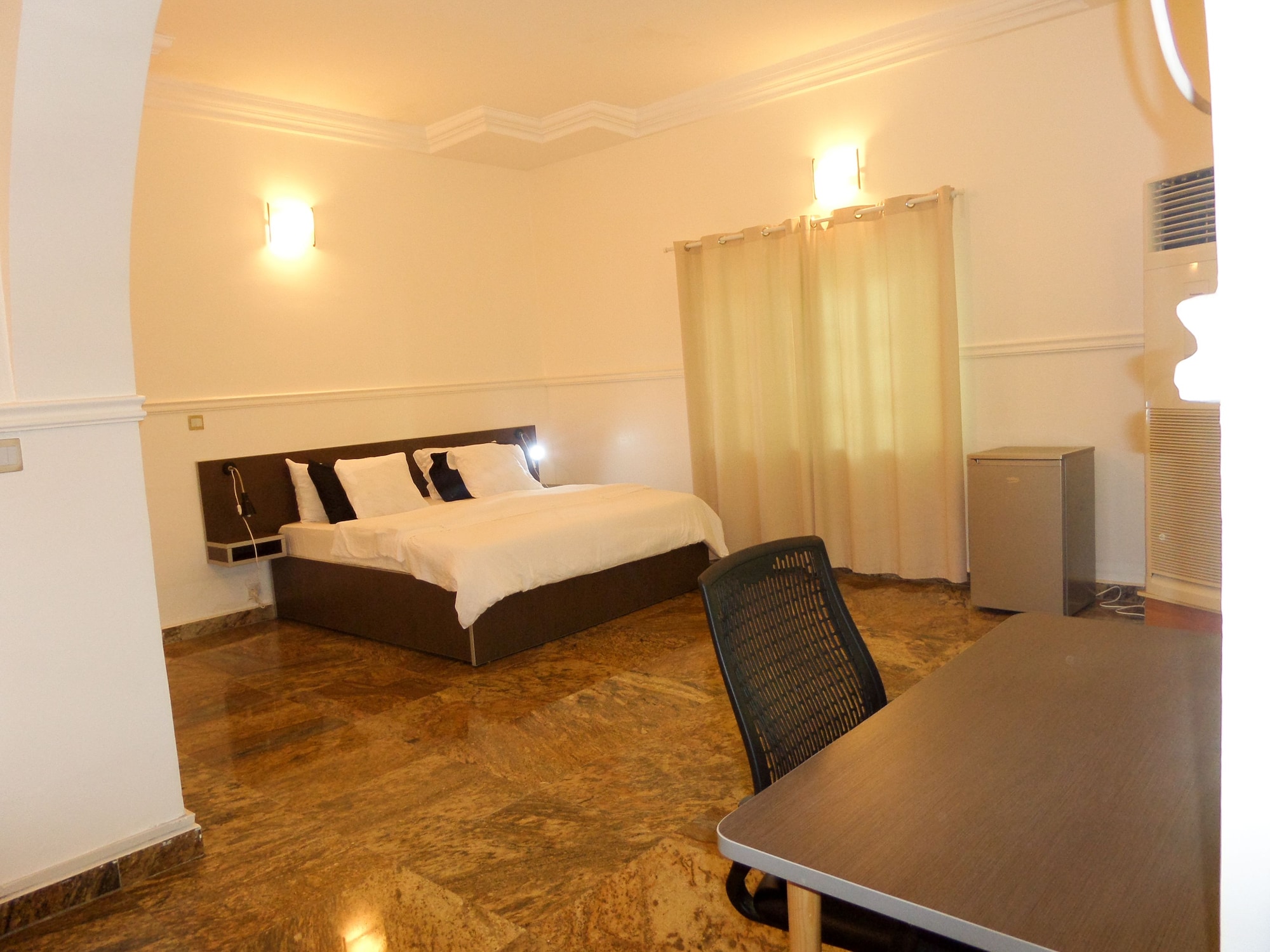 Suite, Balcony