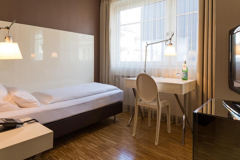 Hotel Santo 19/48