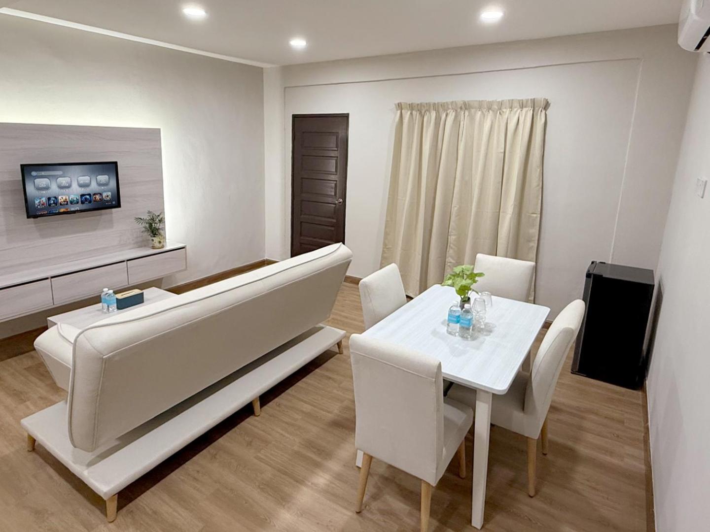 Room V @ Kluang Parade 32/40