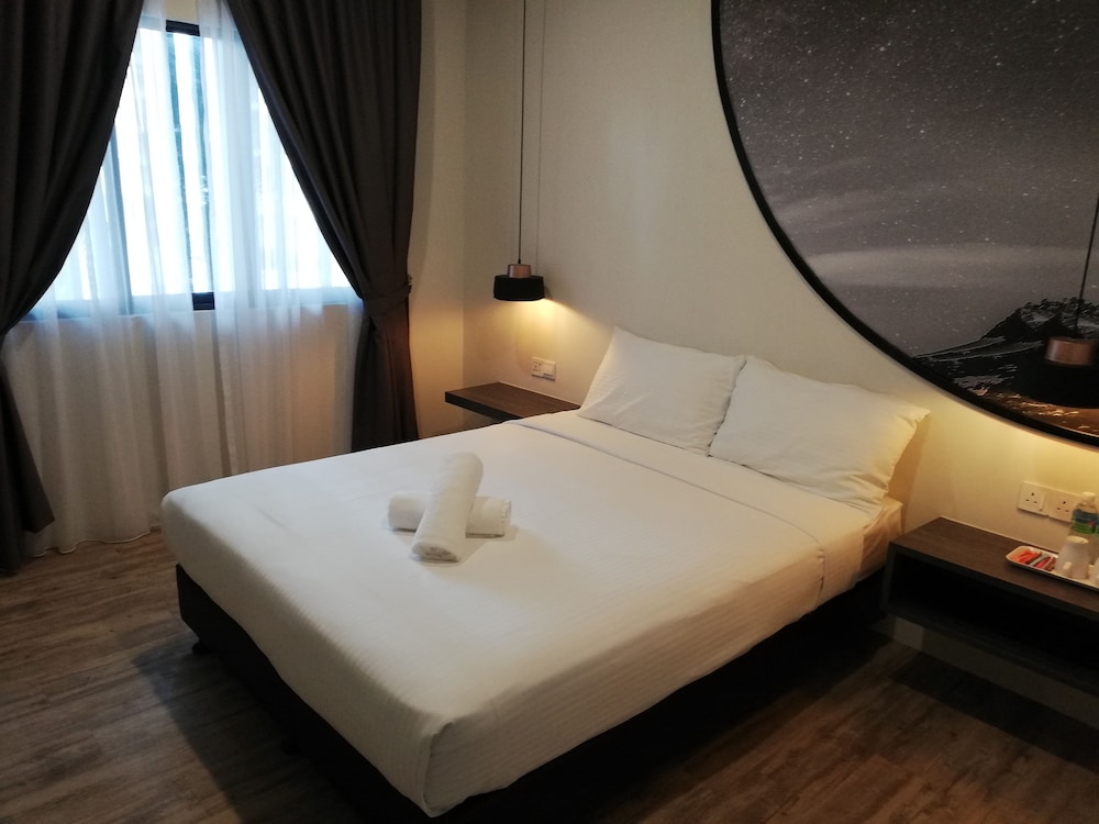 De Luna Hotel Sri Petaling 7/17