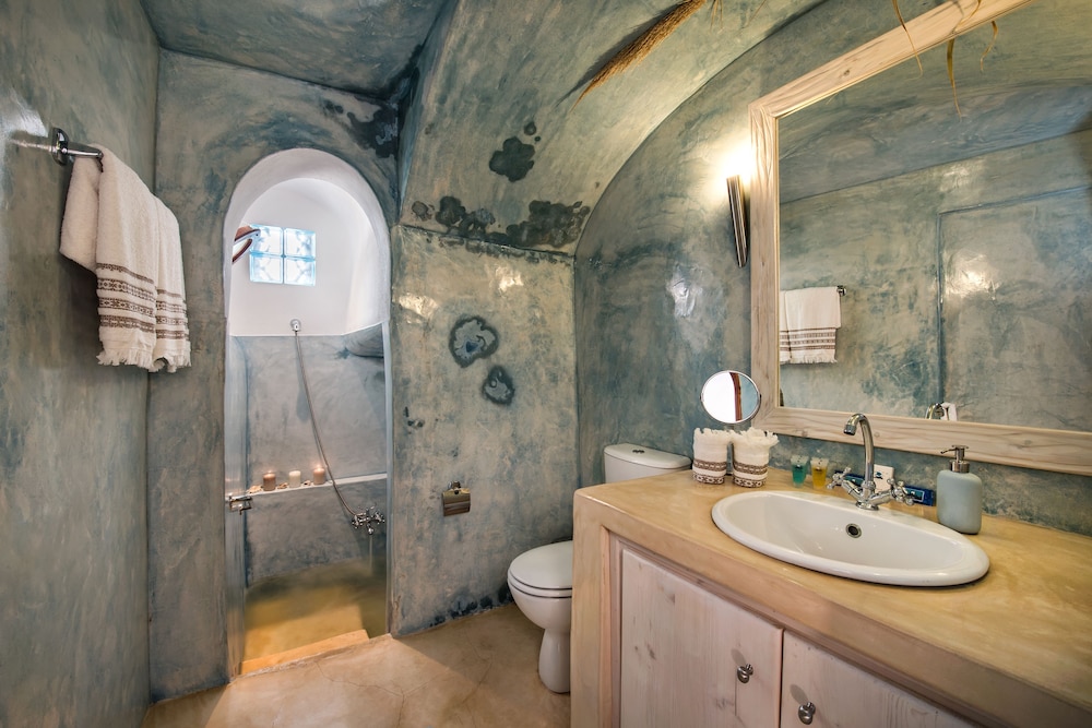 1 BEDROOM, VILLA, HOT TUB