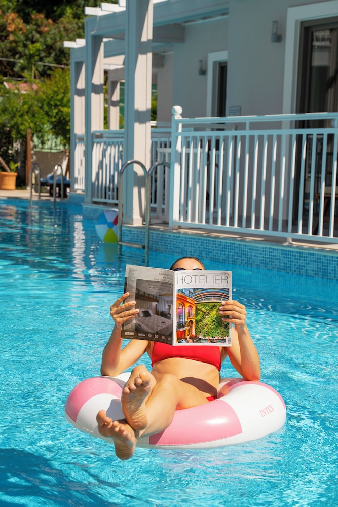 Mozaik Swim Up Hotel and Apartments 41/50