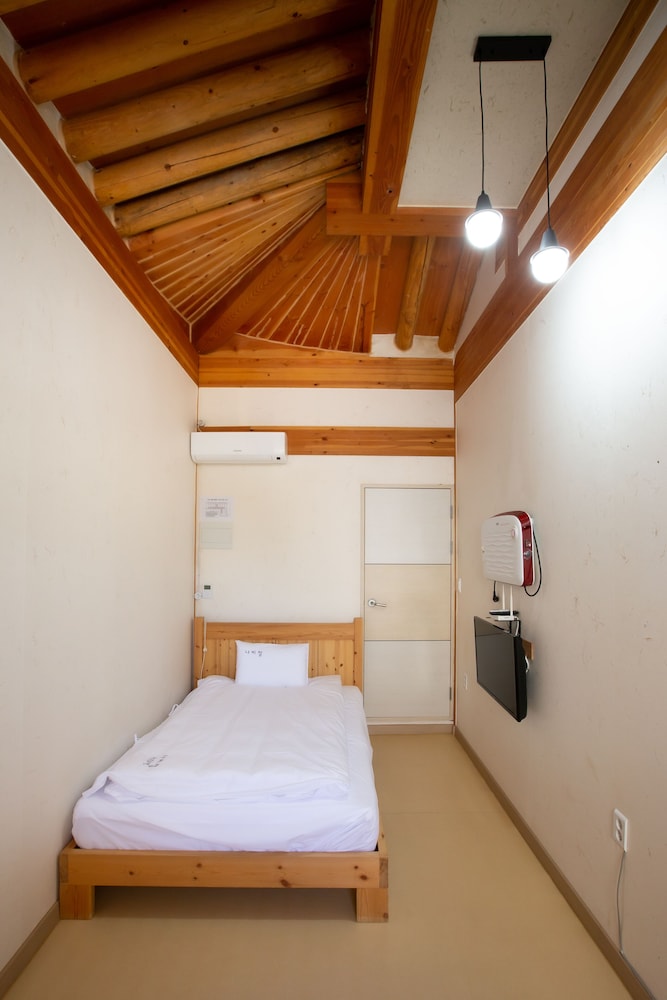 Nabijam Hanok Hotel 17/61