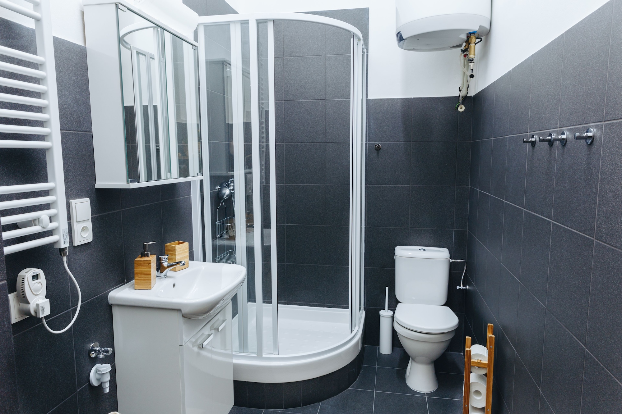2 BEDROOMS, COMFORT, APARTMENT, 2 QUEEN BEDS, SOFA, KITCHEN