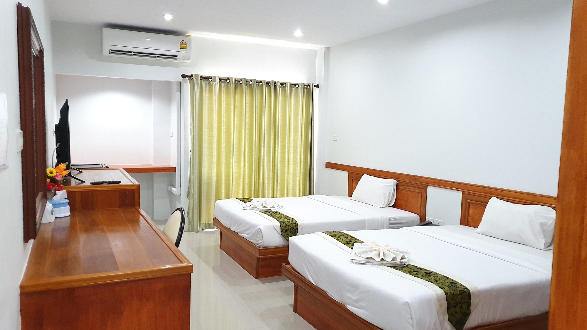 DELUXE, TWIN BEDS