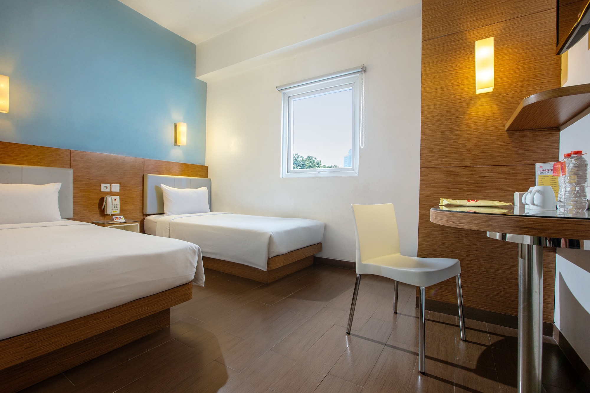 Smart, Queen Bed