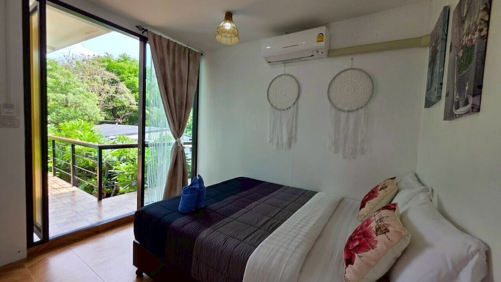 SUPERIOR, QUEEN BED