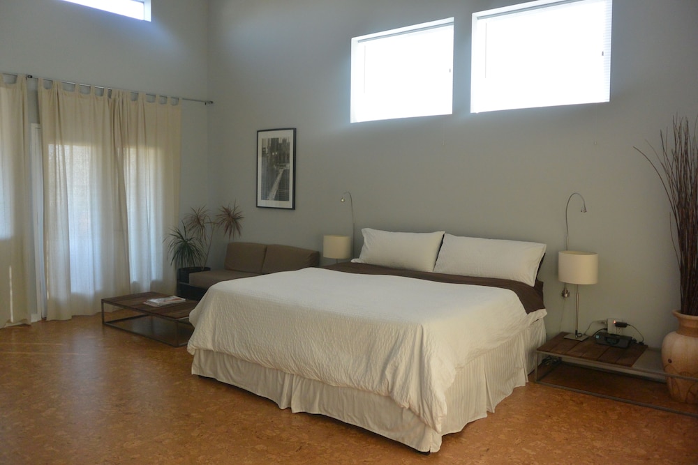 Modern B&B 8/50