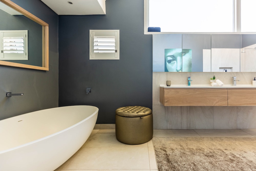 The Clarendon - Fresnaye 49/50