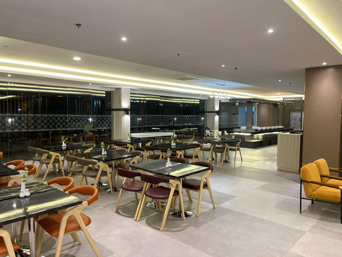 Lynn Hotel Tuban 8/11