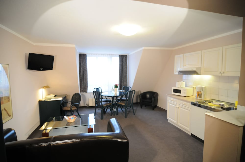 City Hotel 18/26