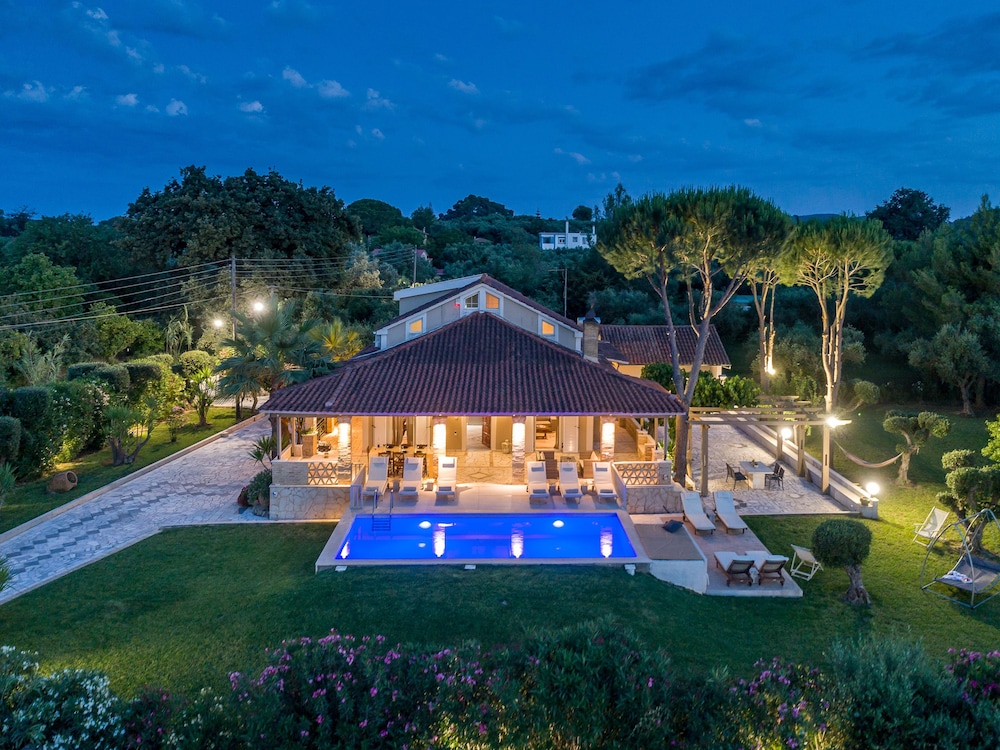 Luxury Dream Villa 3/43