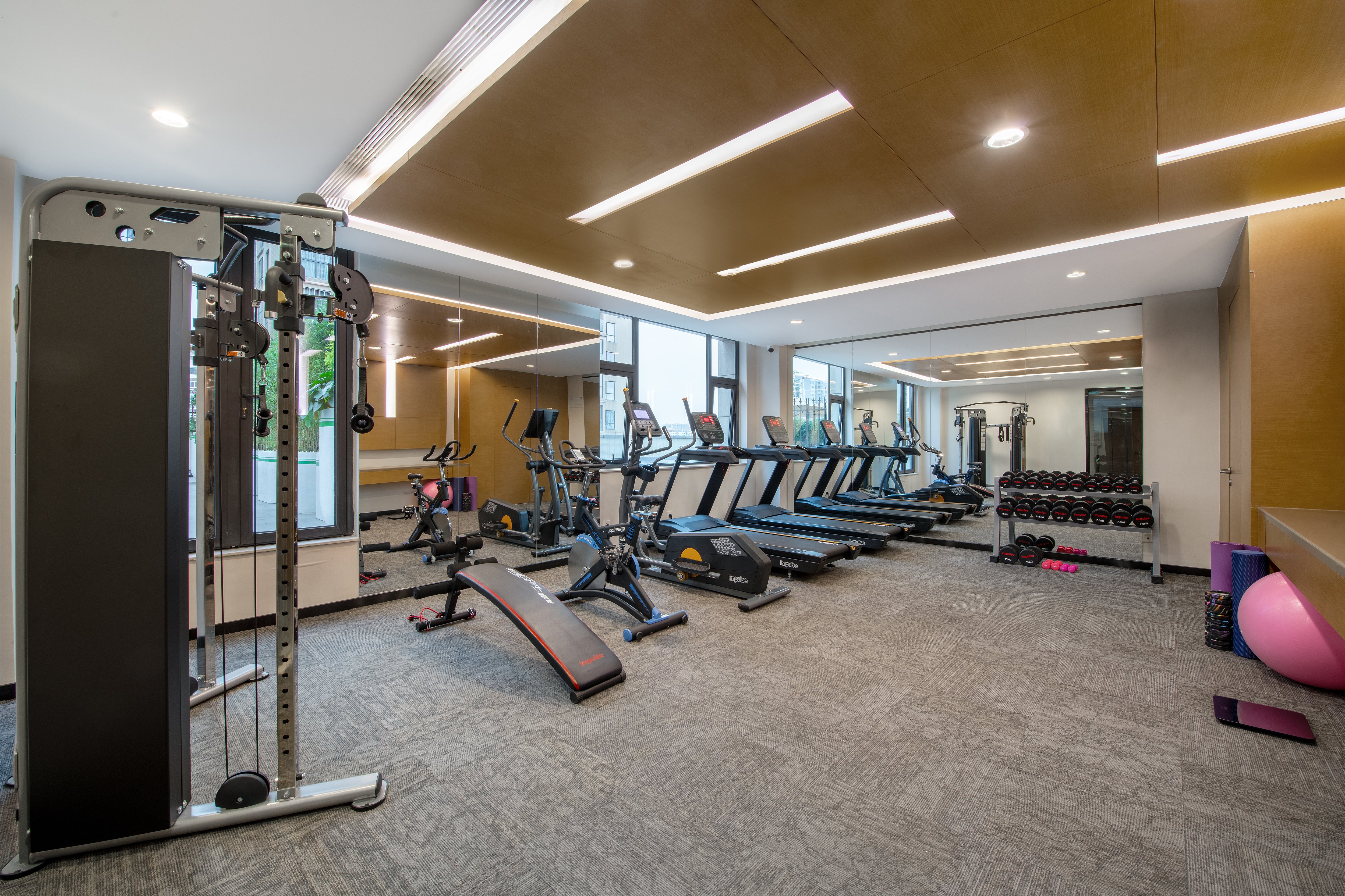 Holiday Inn Express Chengdu Huanhuaxi 32/67