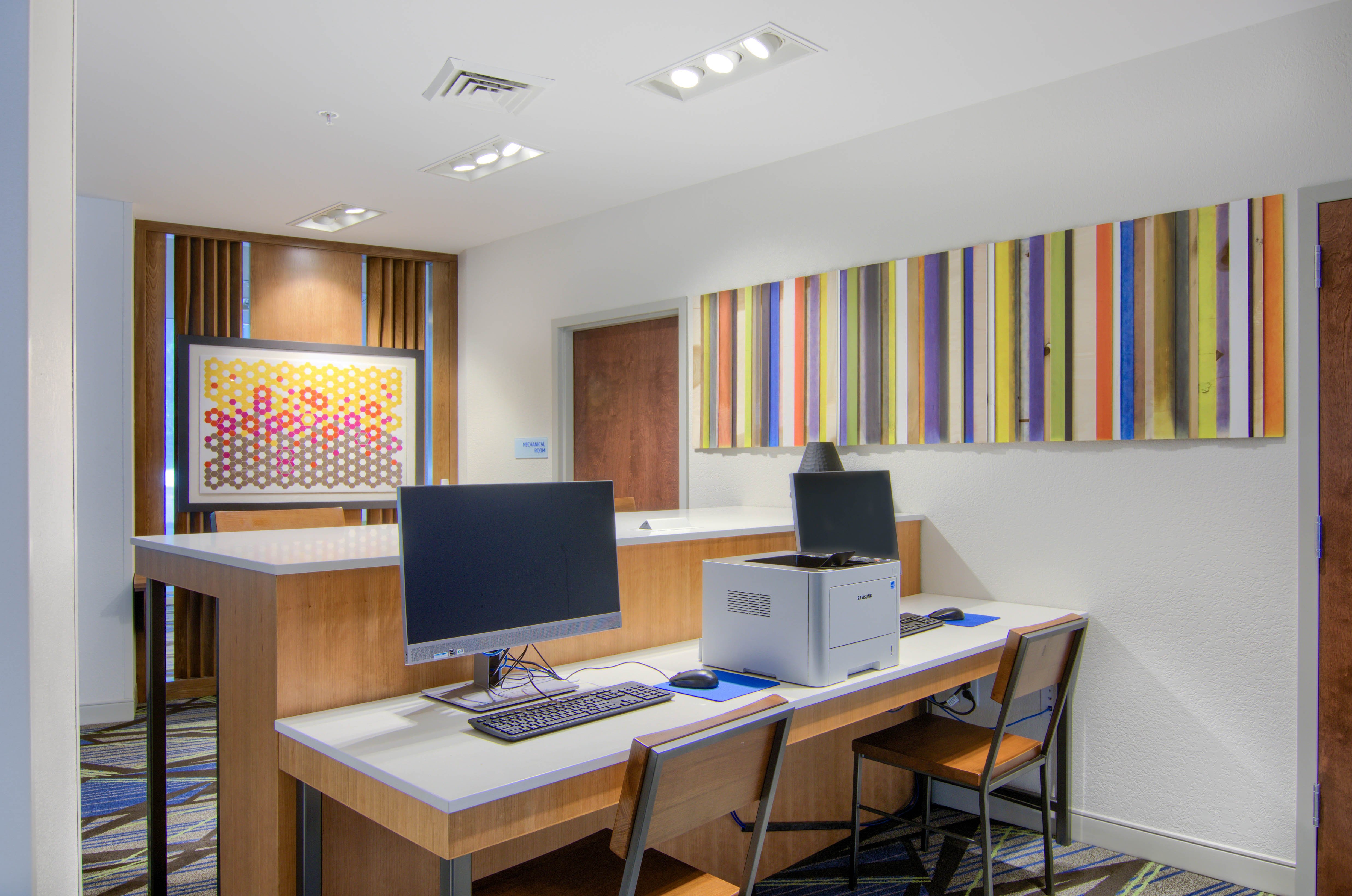 Holiday Inn Express Suites Mobile University Area 28/33