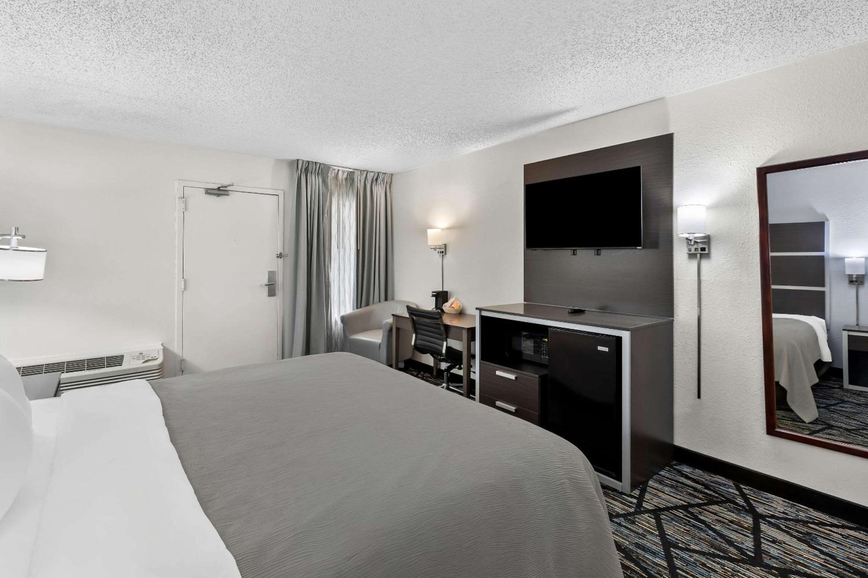 Room, King Bed, Exterior Entrance, Accessible