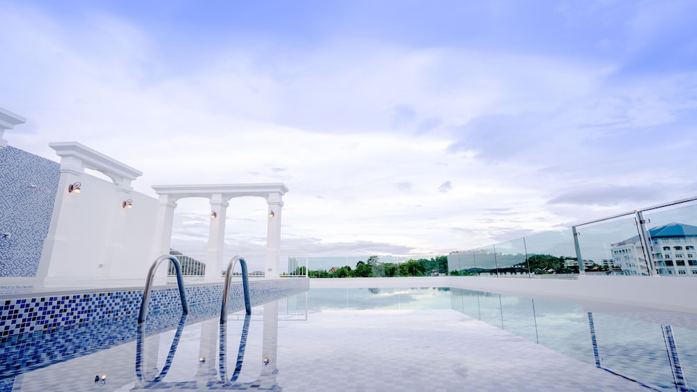 B2 Phuket Premier Hotel 25/30