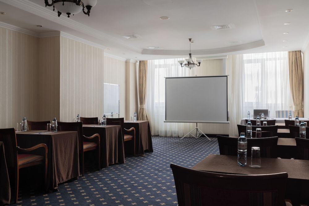 Grand Hotel Tien Shan 61/64