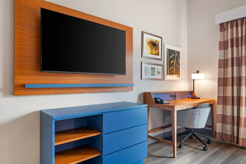 Country Inn Suites By Radisson West Bend Wi 50/58
