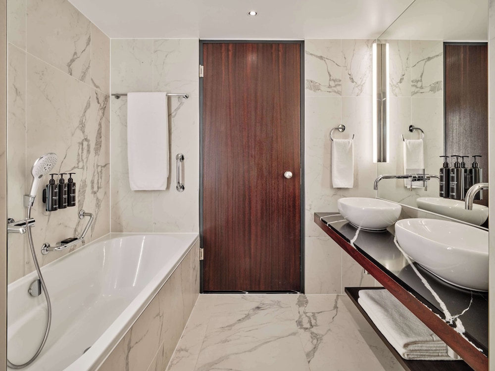 Radisson Collection Hotel, Berlin 67/68