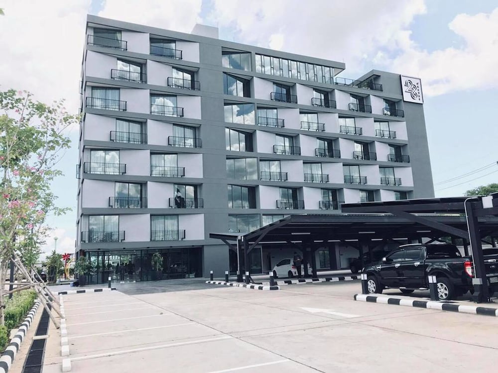 The 28Th Hotel 7/70