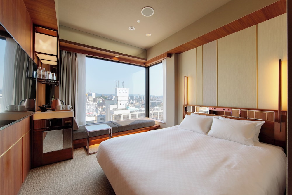 ROOM, QUEEN BED, CORNER