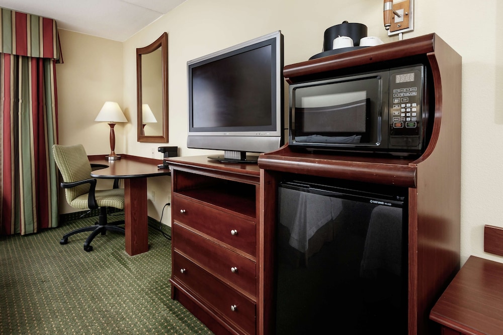 Hampton Inn and Suites Navarre 49/53