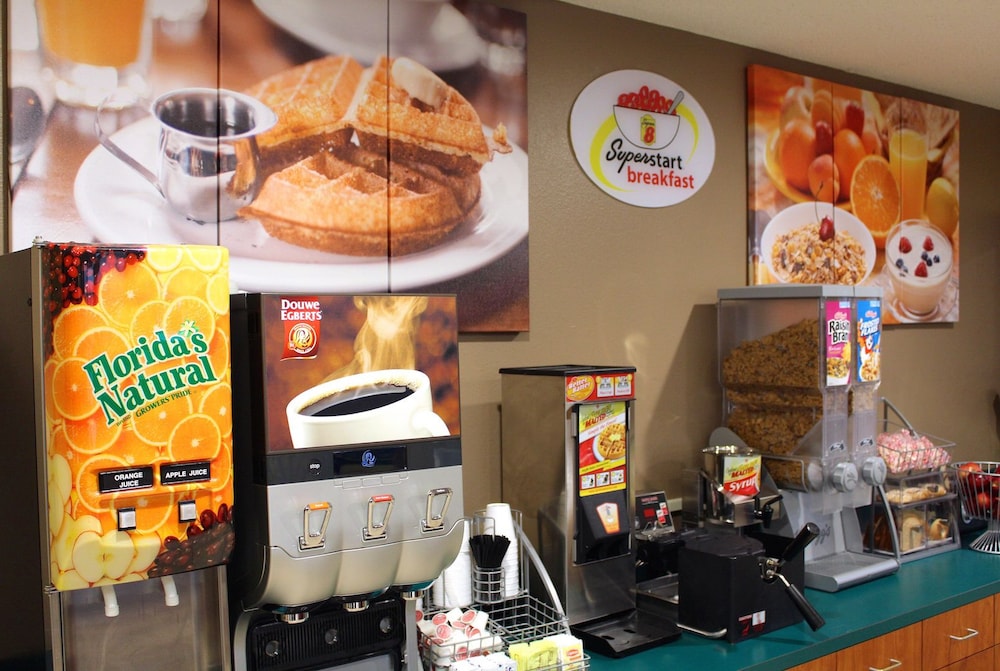 Super 8 By Wyndham Victoria/North/Mall Area 29/35