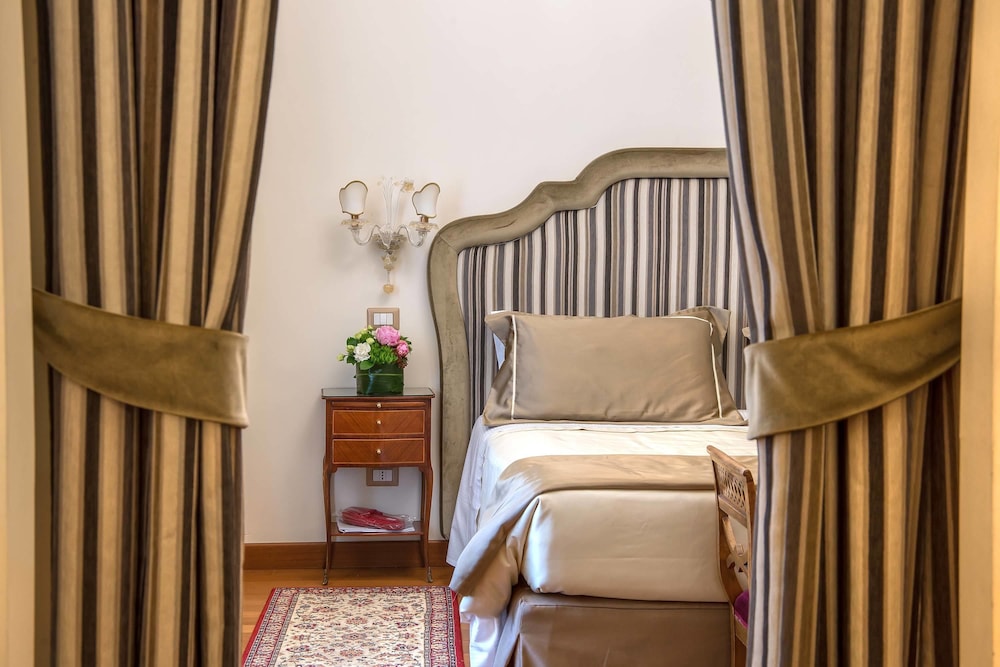 Forum Hotel Rome 24/55