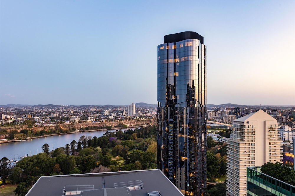 Oaks Brisbane River City Suites 64/72