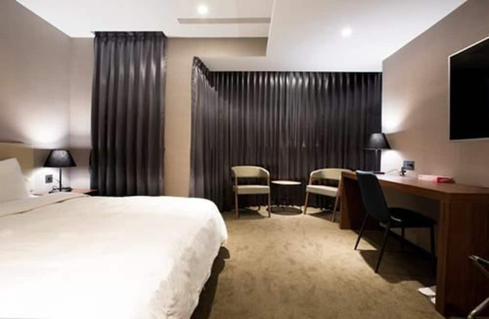 Noble Hotel 6/31