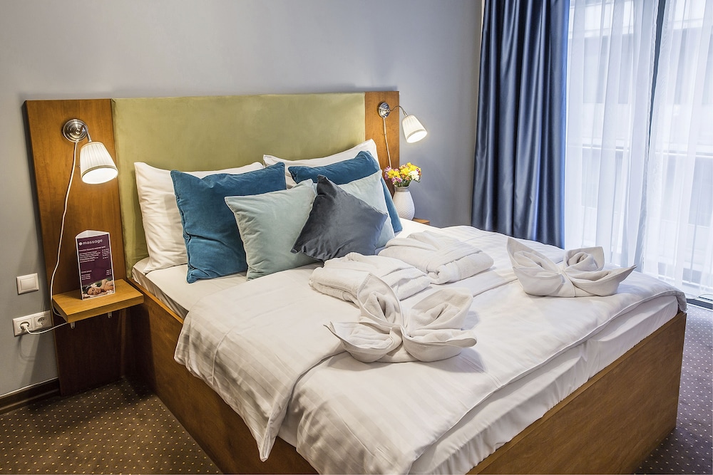 Bliss Hotel And Wellness 18/68