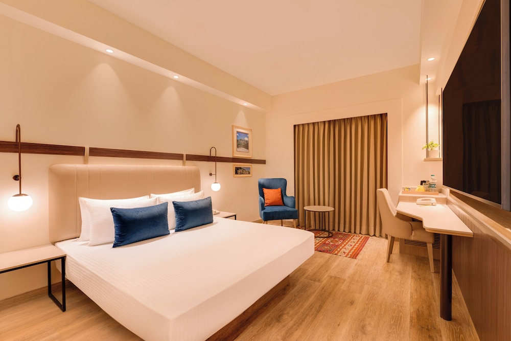 BUSINESS, KING BED