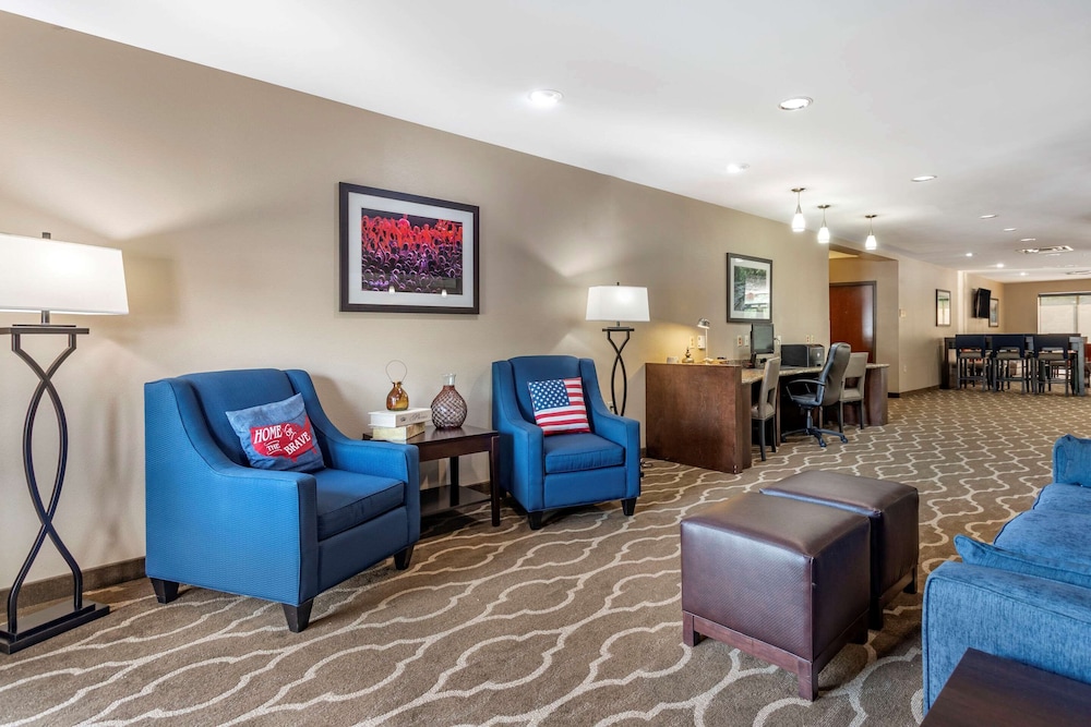 Comfort Suites Manchester 33/41